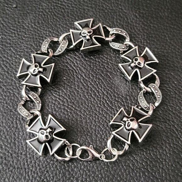 Silver & black skull and cross chunky gothic biker bracelet - Picture 2 of 4